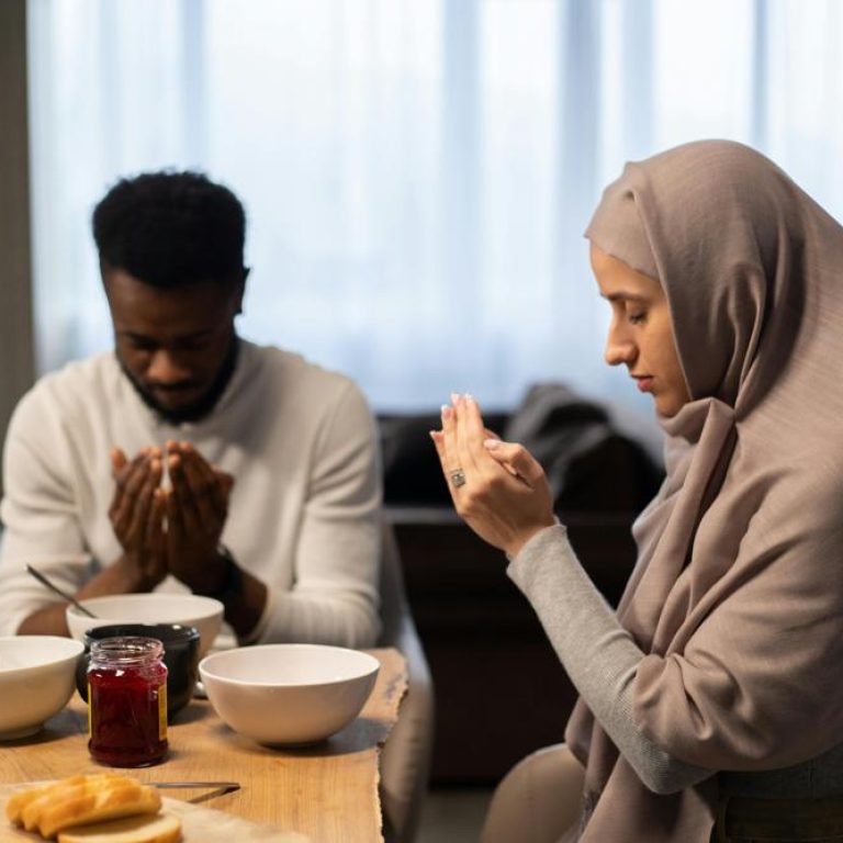 Praying-couple-1191bd275abd4c3bbcf67ec254cf76a4