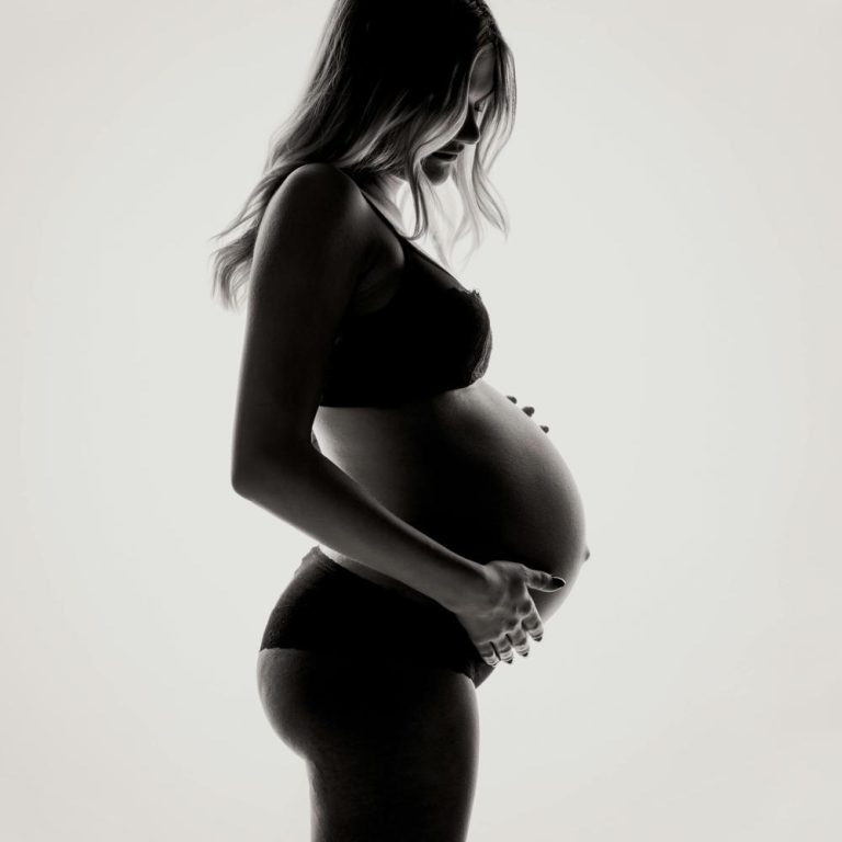 Pregnant-woman-3d91107ec6e74919b761652611a2982a