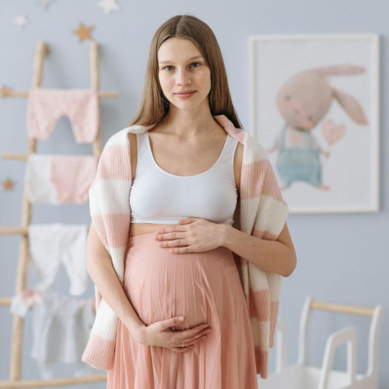 Pregnant-woman-b8d5ecfa12b44760a08ea7b52b93bb82