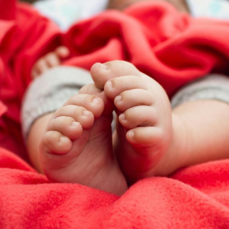 newborn-baby-fc52a94b1358477a8e10a3a771798103